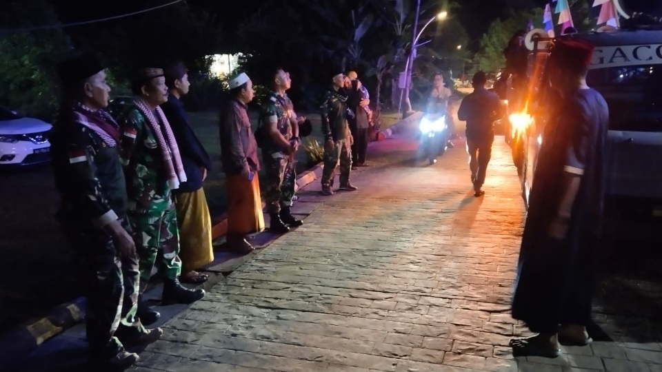 Gema Takbir di Tayan : Kemeriahan Pawai Obor dan Kendaraan Hiasi Malam Kemenangan