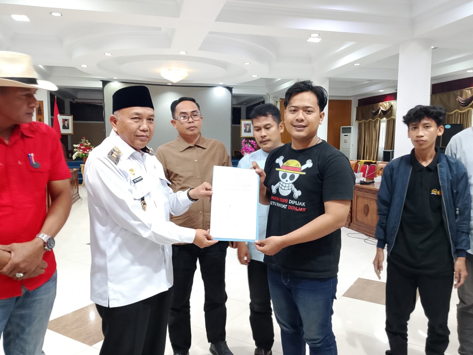 Kado 1 April..! Saat Pemkab Mempawah “Terpaksa” Ingat Rakyat Butuh Air, Bukan Pendopo