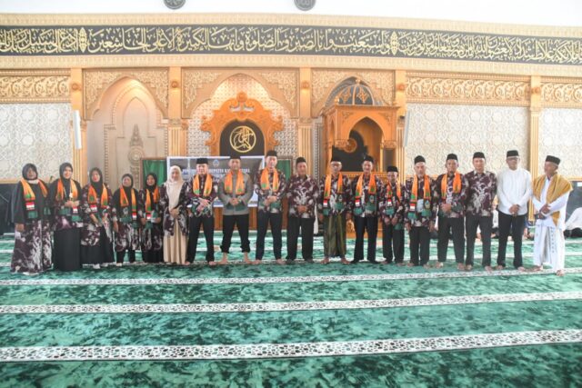 Romi Wijaya Lepas Calon Jemaah Haji Kayong Utara
